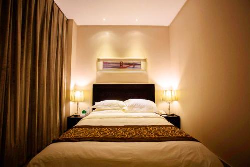 酒店大床间入住人数、收费标准及会议厅租赁详解