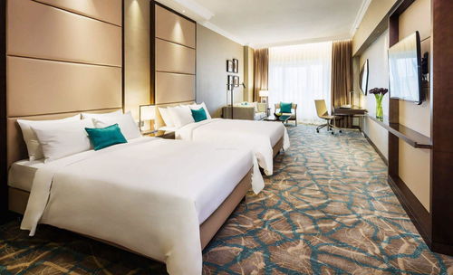 外出住酒店时，为何要先烧壶水倒马桶里？导游告诉你答案